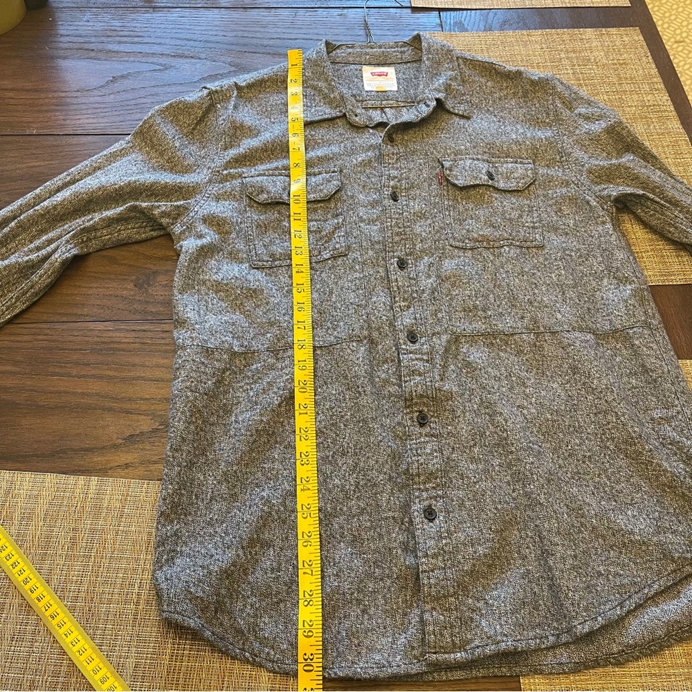 Levi’s grey button down shirt 100 percent cotton in size large - Picture 6 of 7